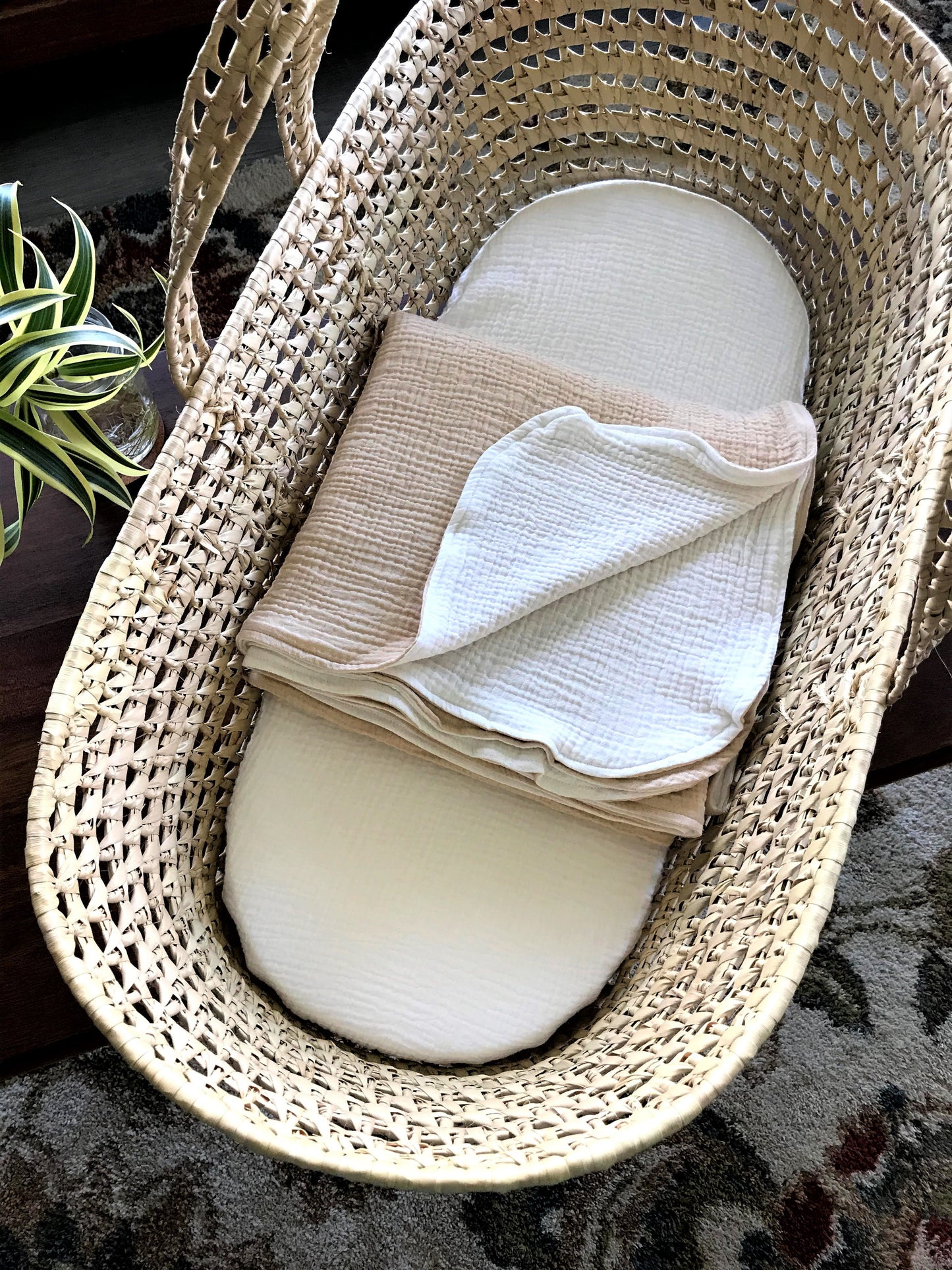 Moses Basket with Organic Cotton Double Gauze Bedding Set