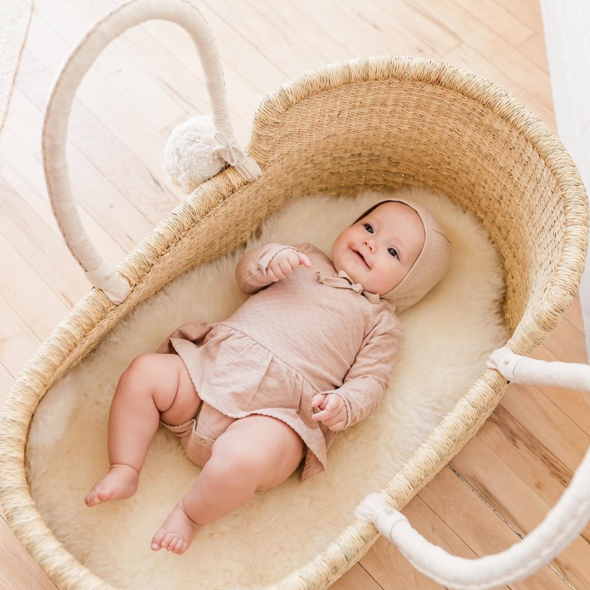 Cream Handle Moses Basket